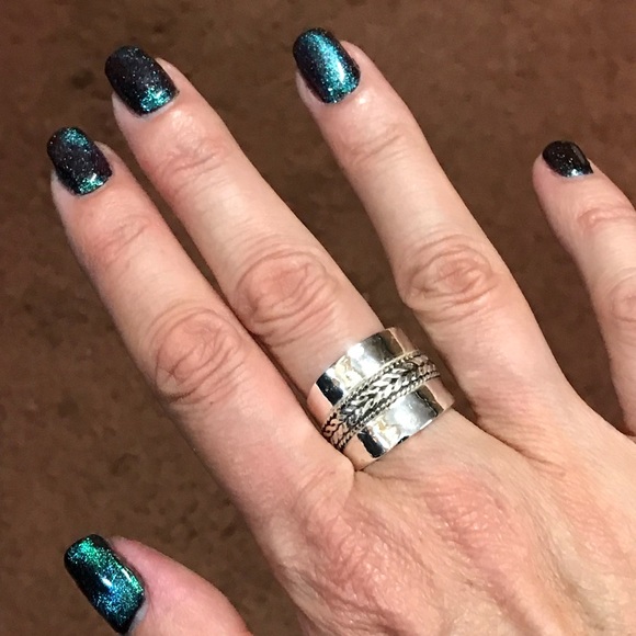 Jewelry - Sterling Silver wide decorative ring